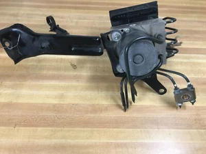 Subaru WRX STI 2014 módulo de control ABS - Imagen 1 de 3