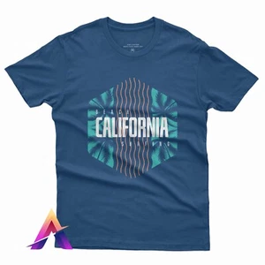 T-shirt stampata cotone California Surfing USA maglia grafica uomo donna - Foto 1 di 5