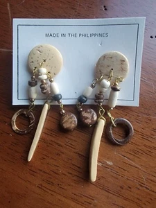 Vintage handmade in the Philippines wooden dang hanging earrings Boho Tropical - Picture 1 of 6