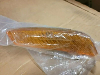 GM 25699380 2003-2007 Cadillac CTS Side Marker Light Driver Side - Image 1 of 2