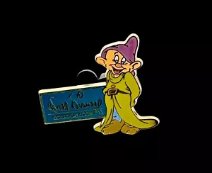 Spilla Disney Dopey in piedi sorridente Biancaneve sette nani - Foto 1 di 2