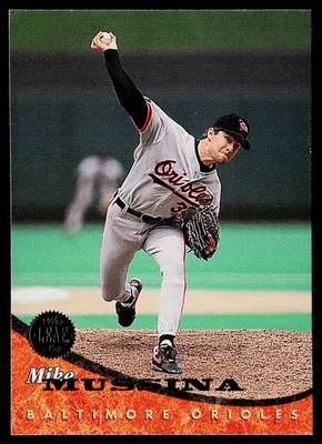 1994 Leaf #105 Mike Mussina - Image 1 of 2