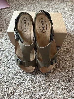 Taos MVP Khaki Green Sandals size 10 NIB Foto 1 de 4