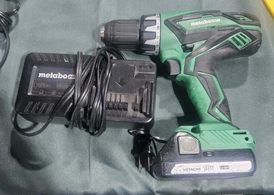 Taladro Hitachi Metabo HPT LITIO 18v con batería y cargador Foto 1 de 4
