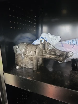 Carcasa de filtro de aceite 41JMTD59 para Tundra Sequoia Land Cruiser 2007 2010 2008 2011 Foto 1 de 4