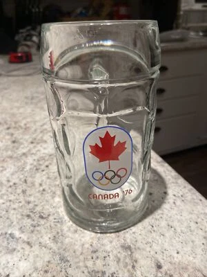 Taza de cerveza de vidrio con logotipo de los Juegos Olímpicos de Montreal Canadá 1976 con mango hoja de arce vintage Foto 1 de 4