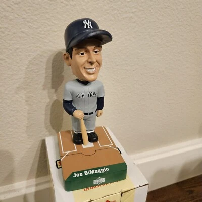 Bobblehead 2002 Upper Deck Ballpark Idols Joe DiMaggio New York Yankees Foto 1 de 4