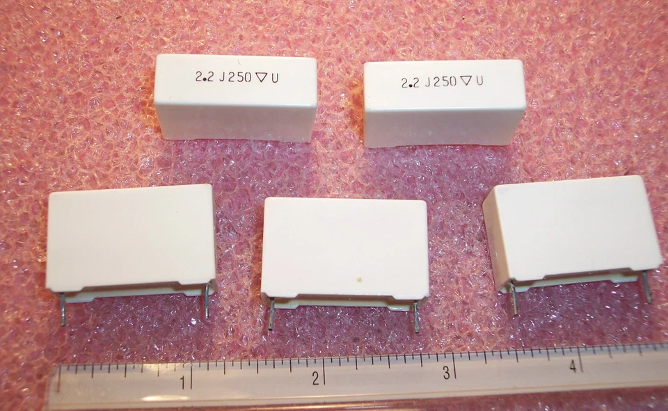 QTY (20) 2.2uf 250V 5% METALLIZED POLYESTER BOX FILM  160-225J250B MALLORY - Image 1 of 1