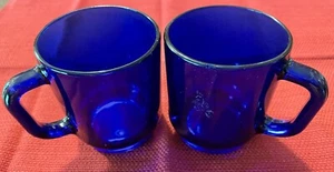 Due tazze in vetro blu cobalto (altezza 3,5 pollici e larghezza bocca 3 pollici) come da foto - Foto 1 di 3