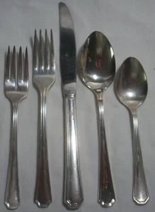 Oneida CLAIRHILL-FAIRHILL (1978-2000) Silverplate: 5-pc. Place Setting: VGC: NR - Picture 1 of 3