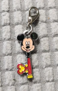Neu Selten Disney Charm It! Charmed In The Parks Mickey Mouse Schlüssel Rarität - Bild 1 von 2