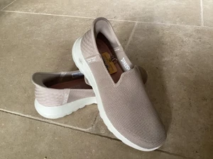 SKECHERS SLIP-INS GO WALK JOY TRAINERS BRAND NEW SIZE 6UK TAUPE BEIGE TU1 - Picture 1 of 7