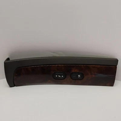 Tablero interior Mercury Grand Marquis con pedal y botones de control de tracción Foto 1 de 3