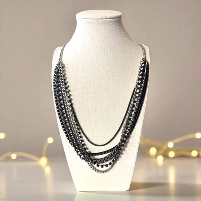 J. Collar de cristal en capas de varios hilos tono plata y negro Crew JC241 Foto 1 de 4