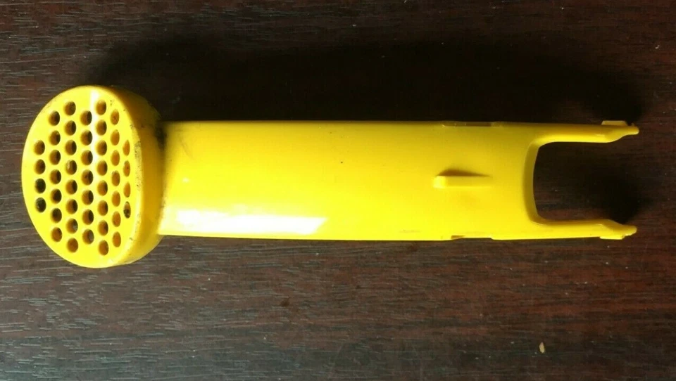 GENUINE DYSON DC07 WAND HANDLE SLIDING COVER CAP IN YELLOW IN USED CONDITION - Image 1 of 1