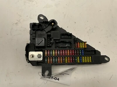 BMW 535i serie 5 2008-2010 maletero trasero distribución motor caja de fusibles relé Foto 1 de 3