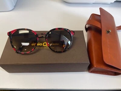 Солнцезащитные очки etnia barcelona почти не носились с бирками и коробкой  - Изображение 1 из 4