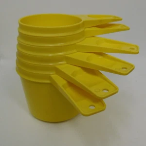 Tupperware Measuring Cups Yellow Complete Set of 6 Nesting 761 to 766 USA Retro - Picture 1 of 4