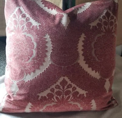 Funda de almohada personalizada Brunschwig & Fils Borgogni damasco sobre terciopelo corte  Foto 1 de 4