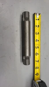 Kubota HST B2400 B2150 B2100 B1700 B1750 B1550 66419-15820 7th Shaft Middle OEM - Picture 1 of 6