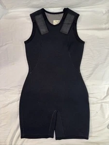 Damen Schwimmen Neopren ärmellos kurze Länge 3 mm Größe 7-9 Neoprenanzug EUC neu ohne Etikett - Bild 1 von 3