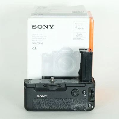 Sony VG-C3EM Vertical Grip for α9 α7RIII α7III – Good Condition - Image 1 of 4