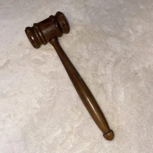 Massivholz Hammer — dunkle Oberfläche, Richter/Auktionator/Meeting 10” lang 3” breit - Bild 1 von 6