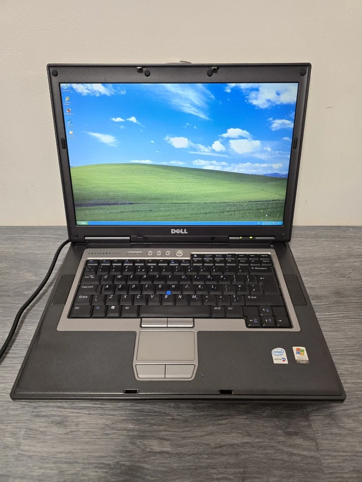 Dell Latitude D820 15.4" Laptop - 2GB, 250GB, Windows XP, Serial Port - Image 1 of 3
