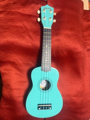 Ukelele Acústico Apelila 21" Turquesa Color Espuma de Mar con Estuche Suave Foto 1 de 4