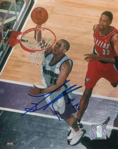MIKE BIBBY SIGNED AUTOGRAPH 8X10 PHOTO - SACRAMENTO KINGS STAR, ARIZONA WILDCATS - Picture 1 of 2