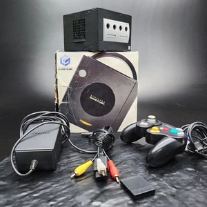 Consola GameCube negra casi completa DOL-001 con cables OEM y tarjeta de memoria - Imagen 1 de 13