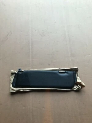 TRIUMPH XKC2705NC TR7 ТРАНСФОРМИРУЕМЫЙ СОЛНЦЕЗАЩИТНЫЙ КОЗЫРЕК L/H L/H/D SEBRING БЕЛЫЙ - Изображение 1 из 4