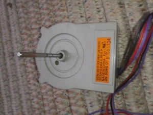 LG and Kenmore Refrigerator Evaporator Fan Motor PB-4681JB1027C - Picture 1 of 4