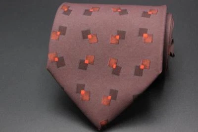 Corbata de seda Hugo Boss. Borgoña con geométrico rojo. Hecho en Italia. Foto 1 de 4