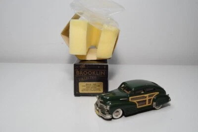 B49 1:43 BROOKLIN BRK 50 1948 CHEVROLET FLEETLINE AERO BERLINA VERDE LEGNO NU... - Immagine 1 di 4