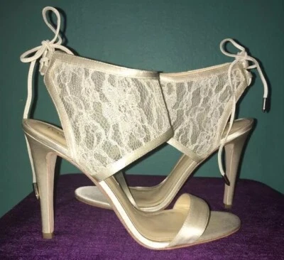 Sandalias de tacón Ivanka Trump para mujer Daza de encaje y satén con correa en beige talla 9 Foto 1 de 4