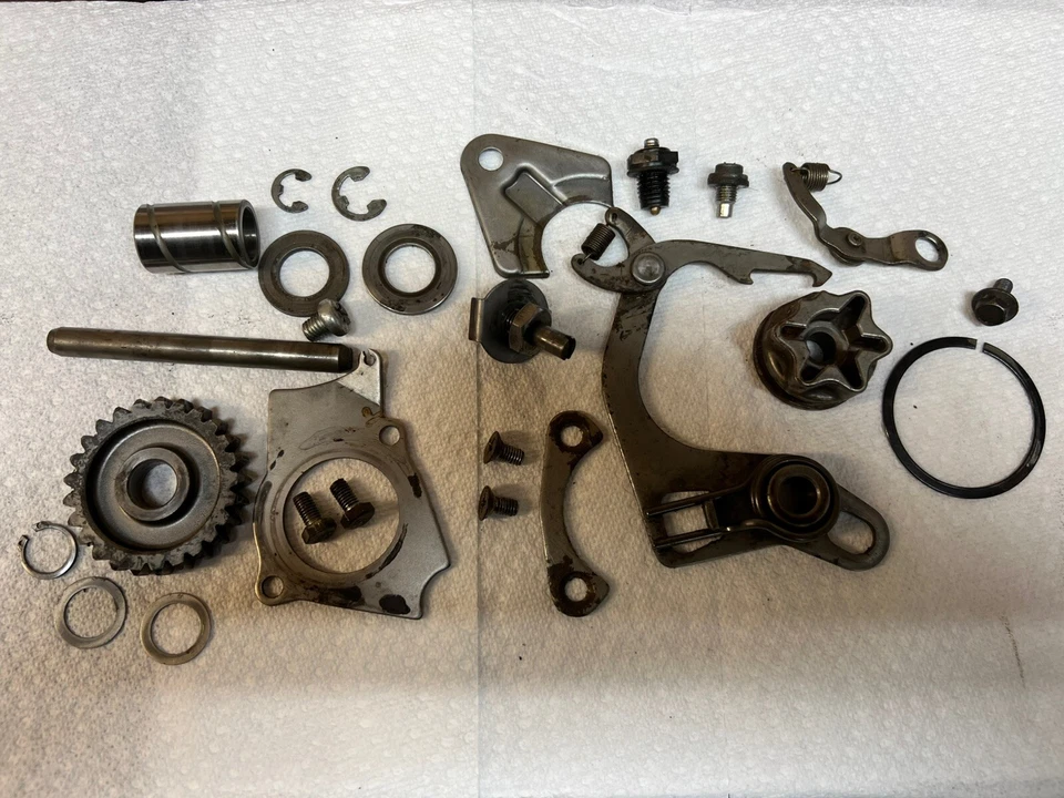 Yamaha DT175 1979 lote de varias piezas de cambio de embrague. Foto 1 de 1