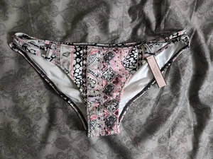 Parte inferior de bikini de natación tribal brillante boho descarada con tiras talla M Victoria’s Secret - Imagen 1 de 5