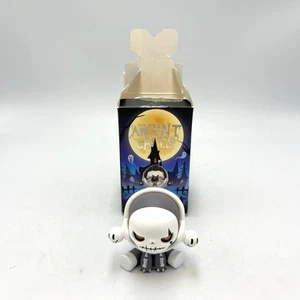 Skullpanda Antiguo Castillo Serie Caja Ciega Figura Esqueleto NUEVA CAJA ABIERTA - Imagen 1 de 5