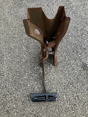 Conjunto de pedal de freno Mopar A Body 1967-76 Plymouth DUSTER Valiant Dodge Dart Foto 1 de 4