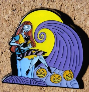 Disney Loungefly Mystery Pin - Sally auf dem Friedhof. Nightmare Before Christmas - Bild 1 von 4