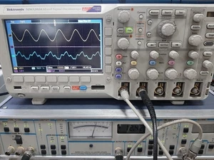 Stanford Research SR510 100kHz Lock-in Amplifier - Picture 1 of 3