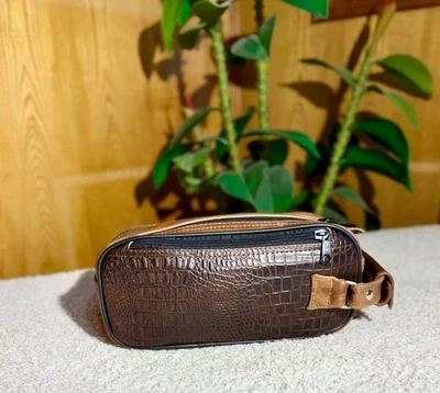 Bolso de Aseo de Cuero Hecho a Mano Cocodrilo Repujado 12" x 5" x 5" Hecho en México Foto 1 de 4