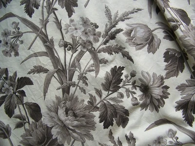 COUPON DE TISSU MOTIFS FLORAL  GRIS TAUPE  FOND ECRU -140 cm x 250 cm - TB 20 - Photo 1/4