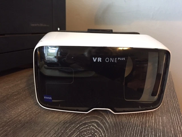 Auriculares de realidad virtual Zeiss VR One Plus falta correa pero buen estado usados Foto 1 de 3
