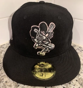 Detroit Tigers New Era 59FIFTY Stadium Black Pink Corduroy Fitted Hat Size 7 1/4 - Picture 1 of 5