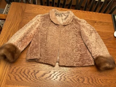 Винтажные женские 1950-е средний размер Шерстяное короткое пальто Curly Lamb с рукавами-манжетами из норки - Изображение 1 из 4