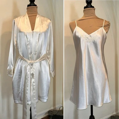 Bata y vestido vintage Morgan Taylor íntimo satinado mediano Foto 1 de 4