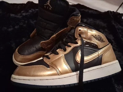 Nike Air Jordan 1 Mid SE (GS) Shoes Youth SZ 5.5Y Metallic Gold DR6967-071 - Image 1 of 4