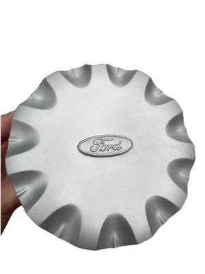 (1) Tapa central de rueda plateada usada Ford Windstar 1999-2003 OEM XF22-1A096-AB Foto 1 de 4
